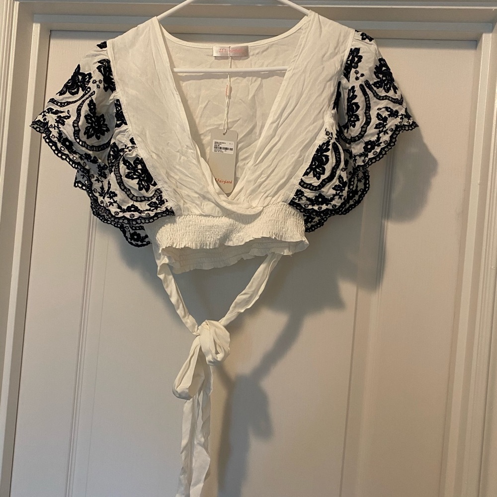 Crop top flowy sleeves